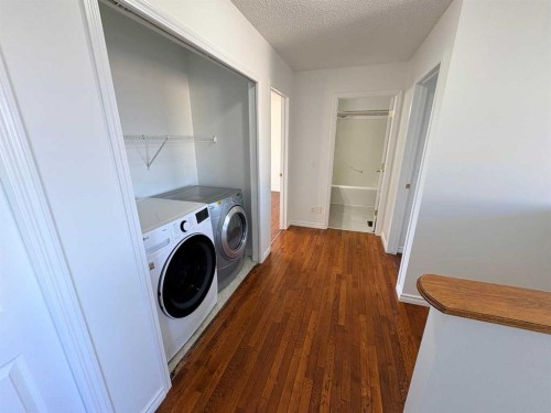 7901 Martha'S Haven Park Ne, Calgary, AB - Indoor Photo Showing Laundry Room