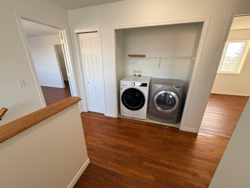 7901 Martha'S Haven Park Ne, Calgary, AB - Indoor Photo Showing Laundry Room