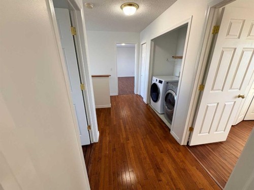 7901 Martha'S Haven Park Ne, Calgary, AB - Indoor Photo Showing Laundry Room