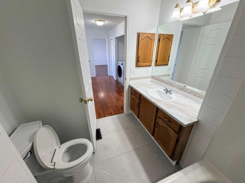 7901 Martha'S Haven Park Ne, Calgary, AB - Indoor Photo Showing Bathroom