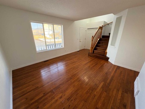 7901 Martha'S Haven Park Ne, Calgary, AB - Indoor Photo Showing Other Room