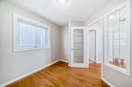 300 Hampstead Road Nw, Calgary, AB - Indoor Photo Showing Other Room