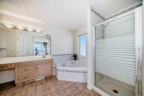 300 Hampstead Road Nw, Calgary, AB - Indoor Photo Showing Bathroom