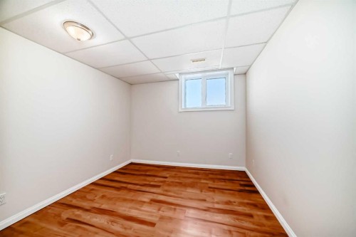 300 Hampstead Road Nw, Calgary, AB - Indoor Photo Showing Other Room