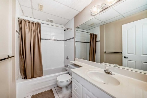 300 Hampstead Road Nw, Calgary, AB - Indoor Photo Showing Bathroom