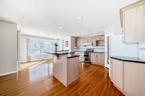 300 Hampstead Road Nw, Calgary, AB - Indoor Photo Showing Kitchen