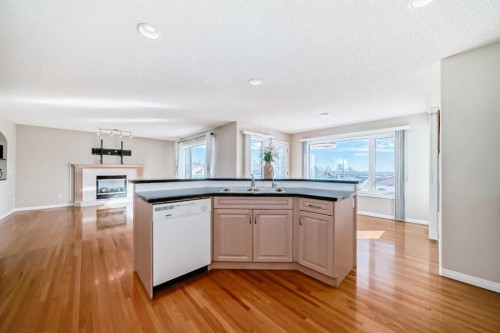 300 Hampstead Road Nw, Calgary, AB - Indoor Photo Showing Kitchen