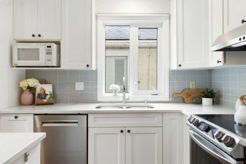 230 11 Avenue Ne, Calgary, AB 
