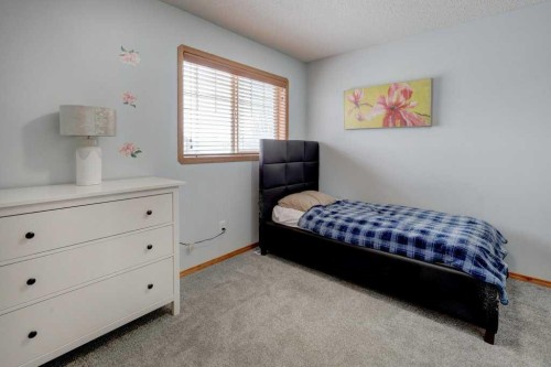 182 Harvest Creek Close Ne, Calgary, AB - Indoor Photo Showing Bedroom