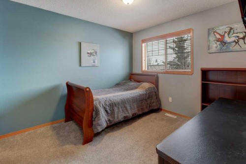 182 Harvest Creek Close Ne, Calgary, AB - Indoor Photo Showing Bedroom