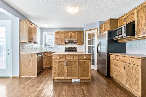 303 Schubert Place Nw, Calgary, AB - Indoor Photo Showing Kitchen
