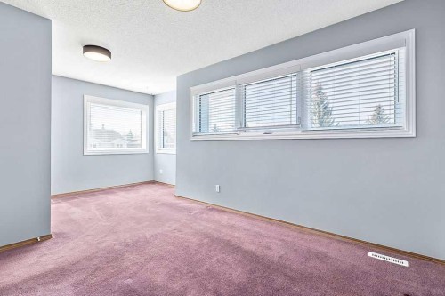 303 Schubert Place Nw, Calgary, AB - Indoor Photo Showing Other Room