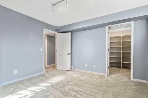 303 Schubert Place Nw, Calgary, AB - Indoor Photo Showing Other Room