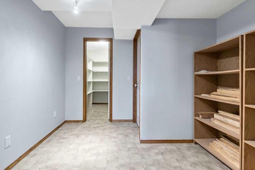 303 Schubert Place Nw, Calgary, AB - Indoor Photo Showing Other Room