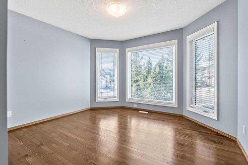 303 Schubert Place Nw, Calgary, AB - Indoor Photo Showing Other Room