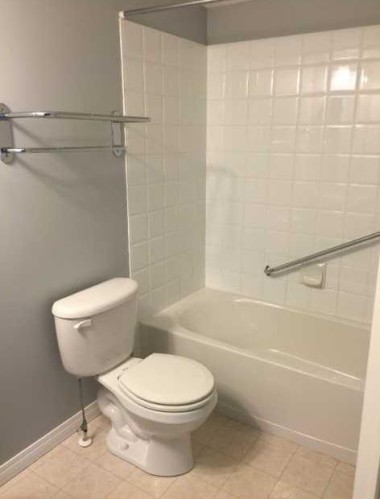 203-345 Rocky Vista Park Nw, Calgary, AB - Indoor Photo Showing Bathroom