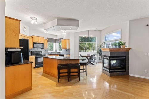 11 Simcoe Crescent Sw, Calgary, AB - Indoor With Fireplace