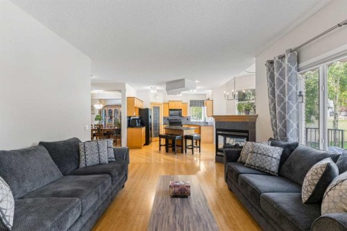11 Simcoe Crescent Sw, Calgary, AB - Indoor Photo Showing Living Room