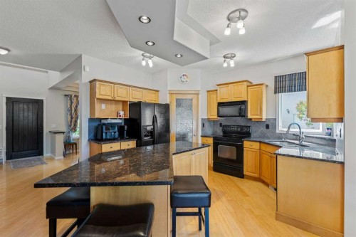 11 Simcoe Crescent Sw, Calgary, AB - Indoor Photo Showing Kitchen