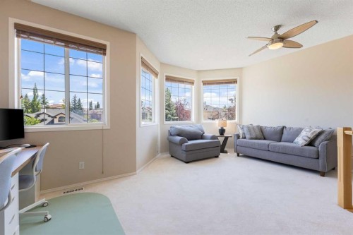11 Simcoe Crescent Sw, Calgary, AB - Indoor Photo Showing Living Room