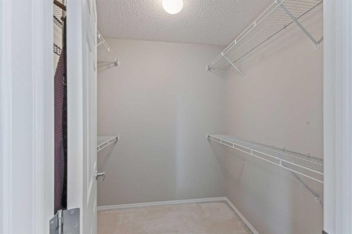 11 Simcoe Crescent Sw, Calgary, AB - Indoor With Storage