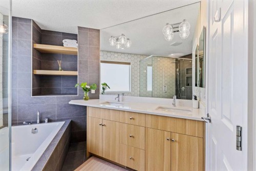 11 Simcoe Crescent Sw, Calgary, AB - Indoor Photo Showing Bathroom