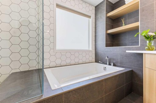 11 Simcoe Crescent Sw, Calgary, AB - Indoor Photo Showing Bathroom