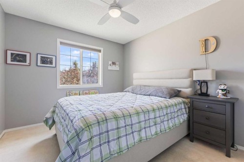 11 Simcoe Crescent Sw, Calgary, AB - Indoor Photo Showing Bedroom