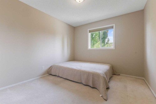 11 Simcoe Crescent Sw, Calgary, AB - Indoor Photo Showing Bedroom
