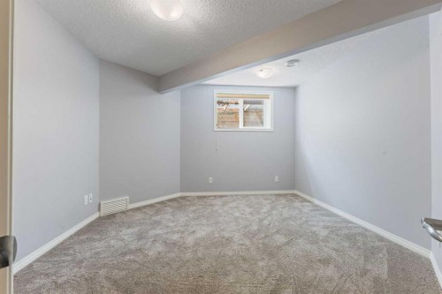 11 Simcoe Crescent Sw, Calgary, AB - Indoor Photo Showing Other Room
