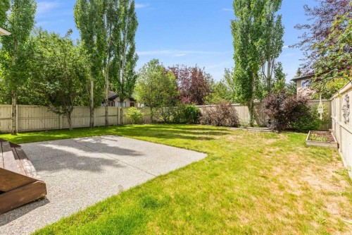 11 Simcoe Crescent Sw, Calgary, AB - Outdoor With Backyard