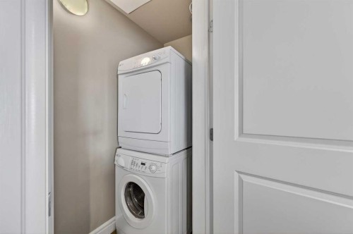 1402-910 5 Avenue Sw, Calgary, AB - Indoor Photo Showing Laundry Room