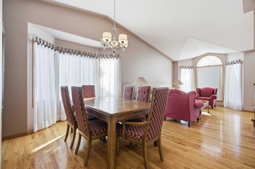 146 Hawkdale Circle Nw, Calgary, AB - Indoor Photo Showing Dining Room