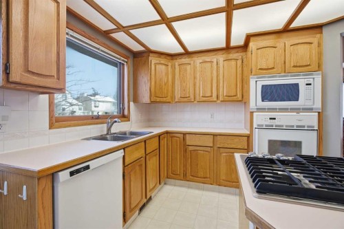 146 Hawkdale Circle Nw, Calgary, AB - Indoor Photo Showing Kitchen With Double Sink