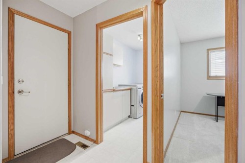 146 Hawkdale Circle Nw, Calgary, AB - Indoor