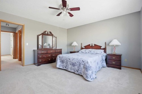 146 Hawkdale Circle Nw, Calgary, AB - Indoor Photo Showing Bedroom
