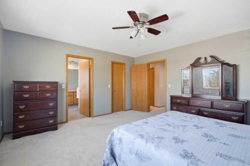 146 Hawkdale Circle Nw, Calgary, AB - Indoor Photo Showing Bedroom