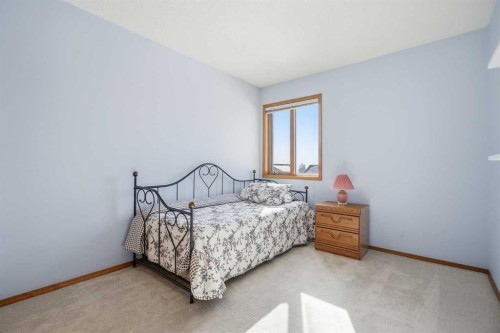 146 Hawkdale Circle Nw, Calgary, AB - Indoor Photo Showing Bedroom