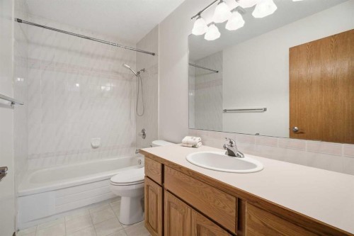 146 Hawkdale Circle Nw, Calgary, AB - Indoor Photo Showing Bathroom