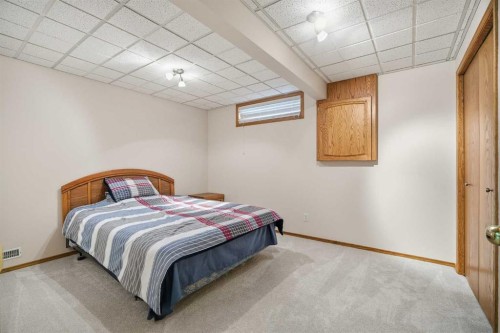 146 Hawkdale Circle Nw, Calgary, AB - Indoor Photo Showing Other Room