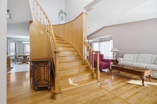 146 Hawkdale Circle Nw, Calgary, AB - Indoor Photo Showing Other Room