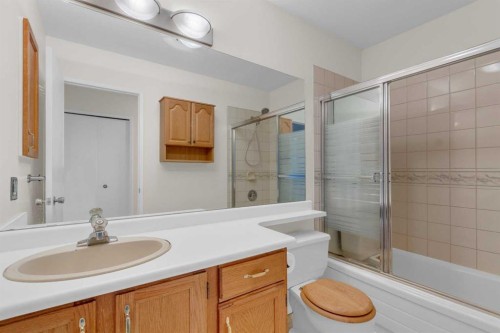 604 Strathcona Drive Sw, Calgary, AB - Indoor Photo Showing Bathroom