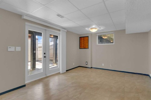 604 Strathcona Drive Sw, Calgary, AB - Indoor Photo Showing Other Room