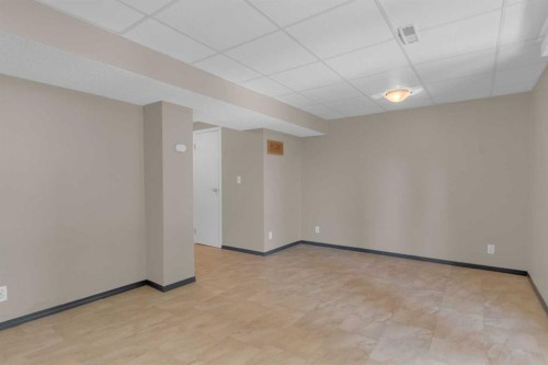 604 Strathcona Drive Sw, Calgary, AB - Indoor Photo Showing Other Room