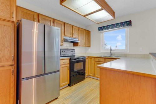 604 Strathcona Drive Sw, Calgary, AB - Indoor Photo Showing Kitchen With Double Sink