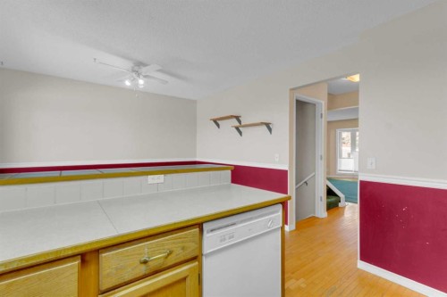 604 Strathcona Drive Sw, Calgary, AB - Indoor Photo Showing Other Room