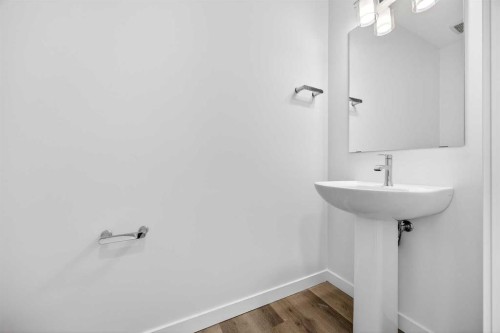 66 Creekside Way Sw, Calgary, AB - Indoor Photo Showing Bathroom
