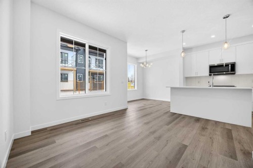 66 Creekside Way Sw, Calgary, AB - Indoor Photo Showing Kitchen