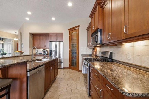 71 Elgin Estates Hill Se, Calgary, AB - Indoor Photo Showing Kitchen With Upgraded Kitchen