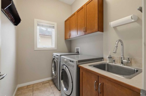 71 Elgin Estates Hill Se, Calgary, AB - Indoor Photo Showing Laundry Room
